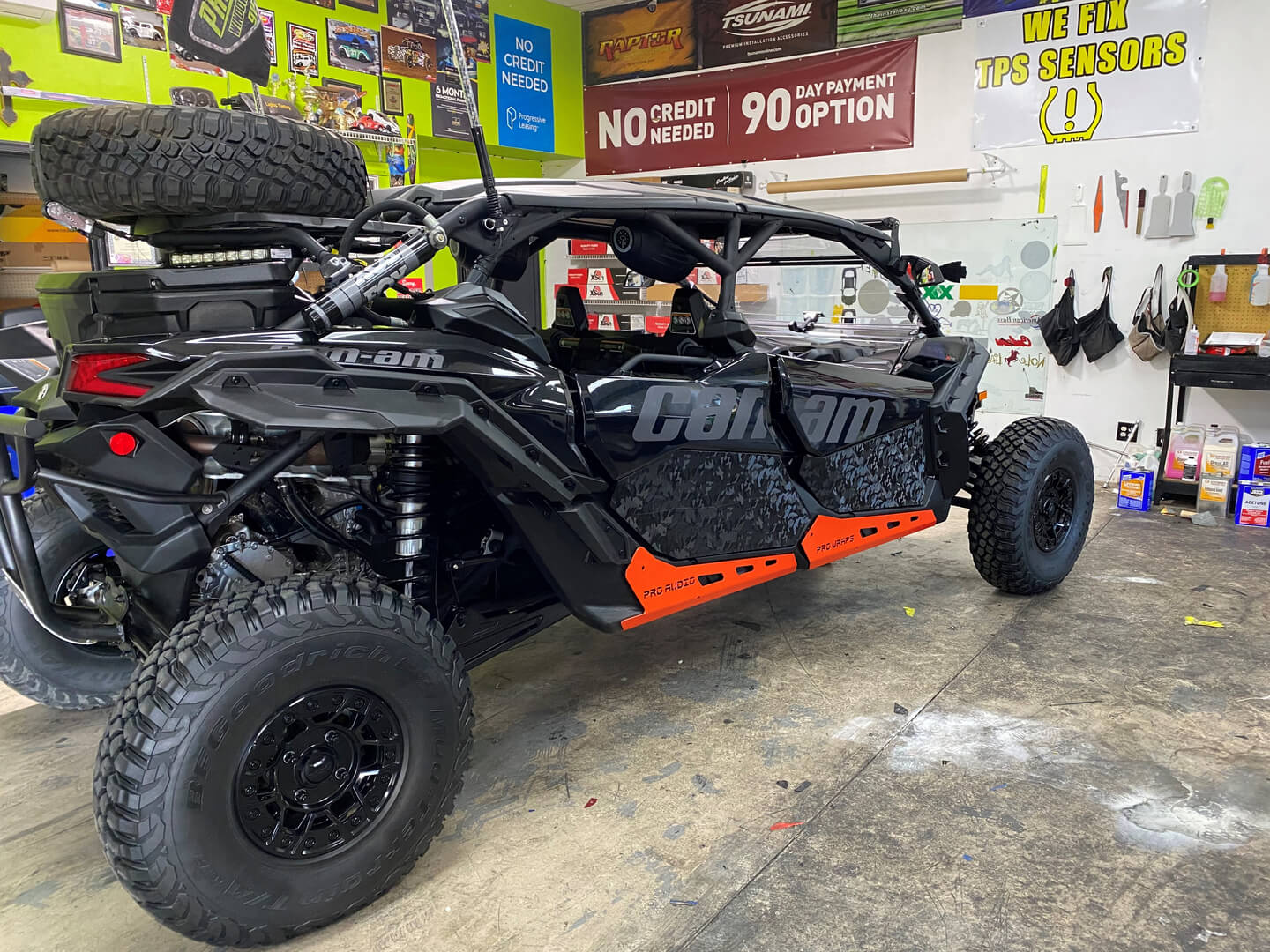 An Upgraded Can AM Maverick In Grey and Black